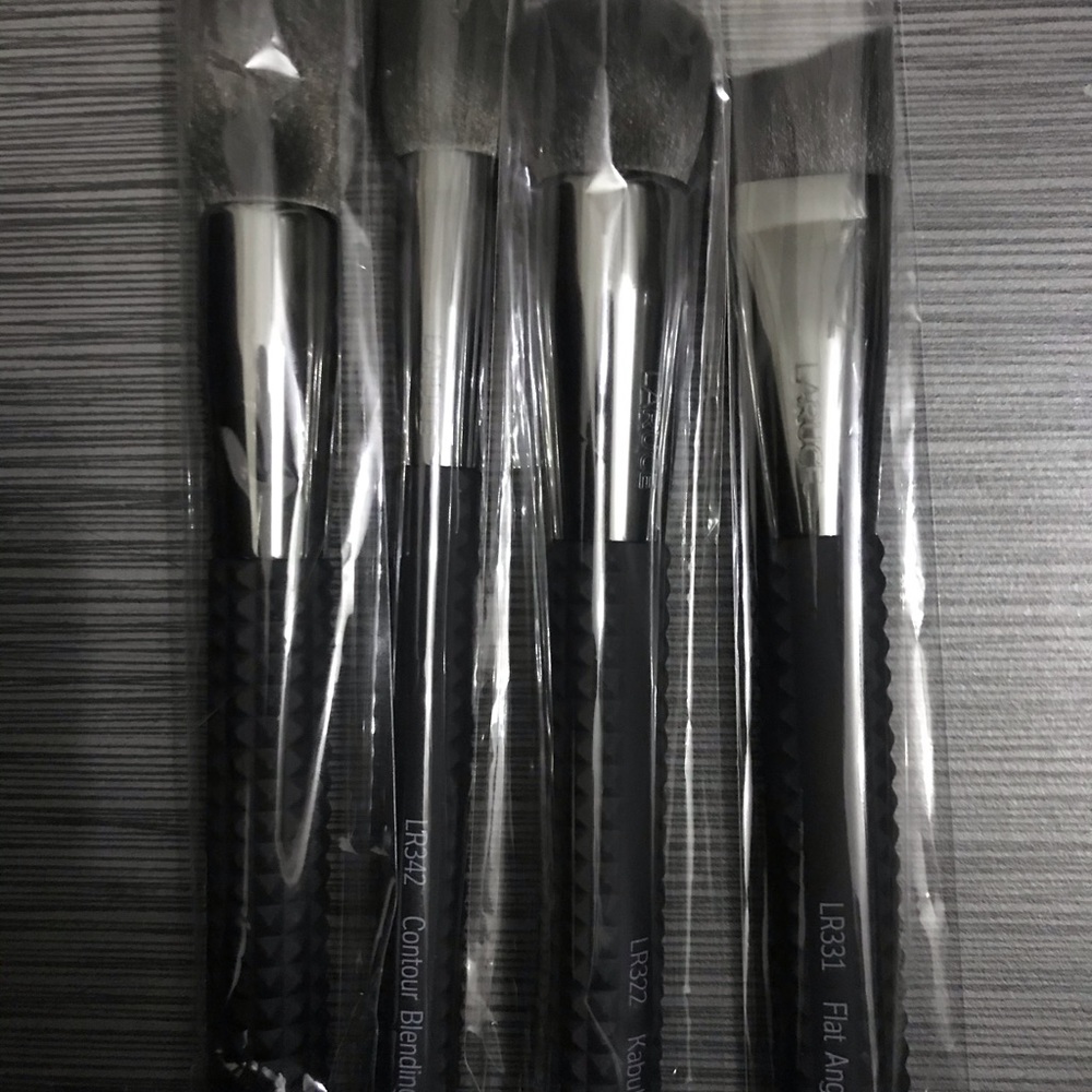 Laruce brush set